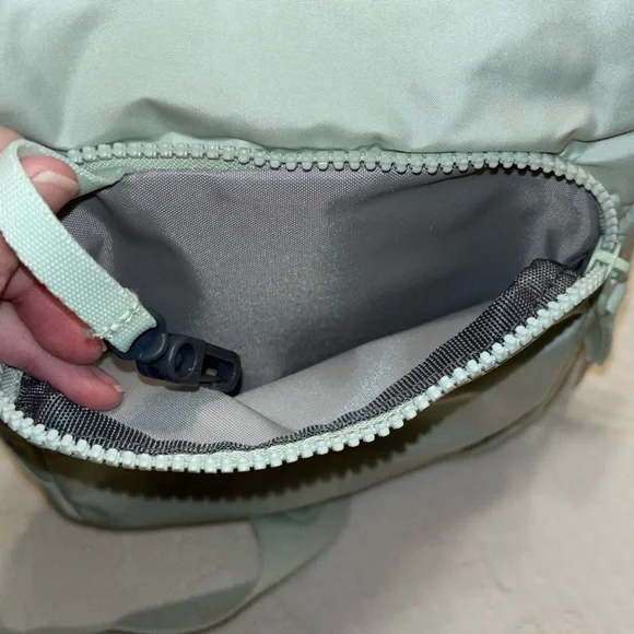 NWT Adidas Crossbody Sling bag/purse Linen Green - Picture 8 of 9